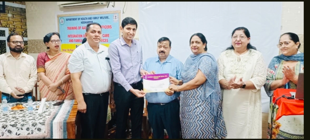 Training given to doctors of Aam Aadmi Clinic regarding pregnancy and family planning services being started in Aam Aadmi Clinic by Health Department.